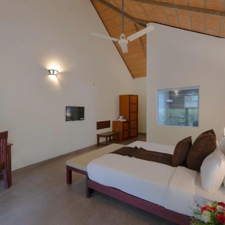 Abad Brookside Wayanad Hotel Vythiri Exterior photo