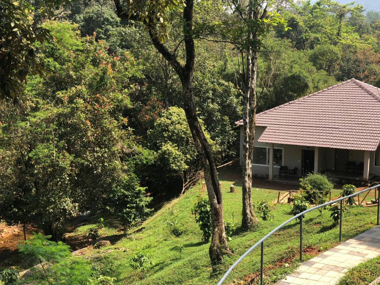 Abad Brookside Wayanad Hotel Vythiri Exterior photo