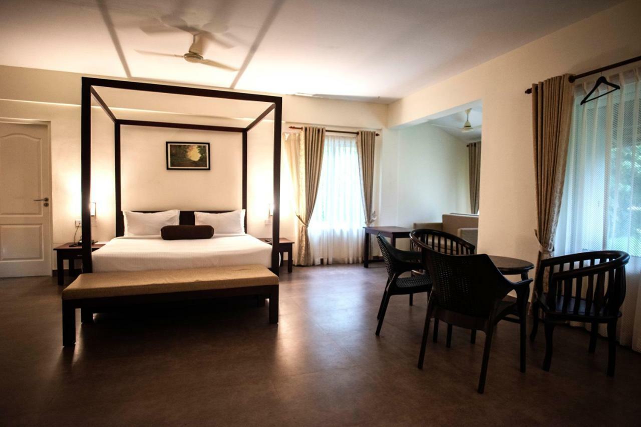 Abad Brookside Wayanad Hotel Vythiri Exterior photo